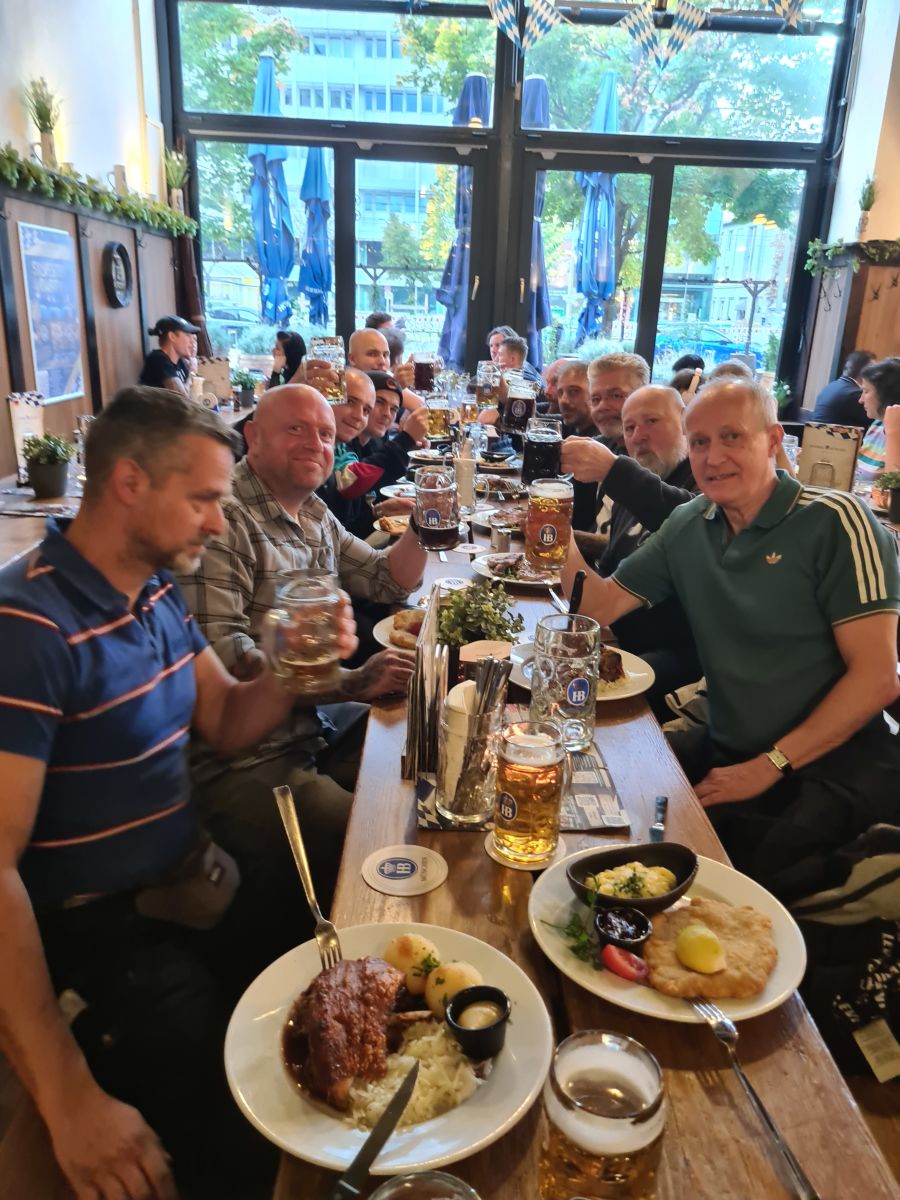 Das Betoplan-Team bei einer Firmenfeier