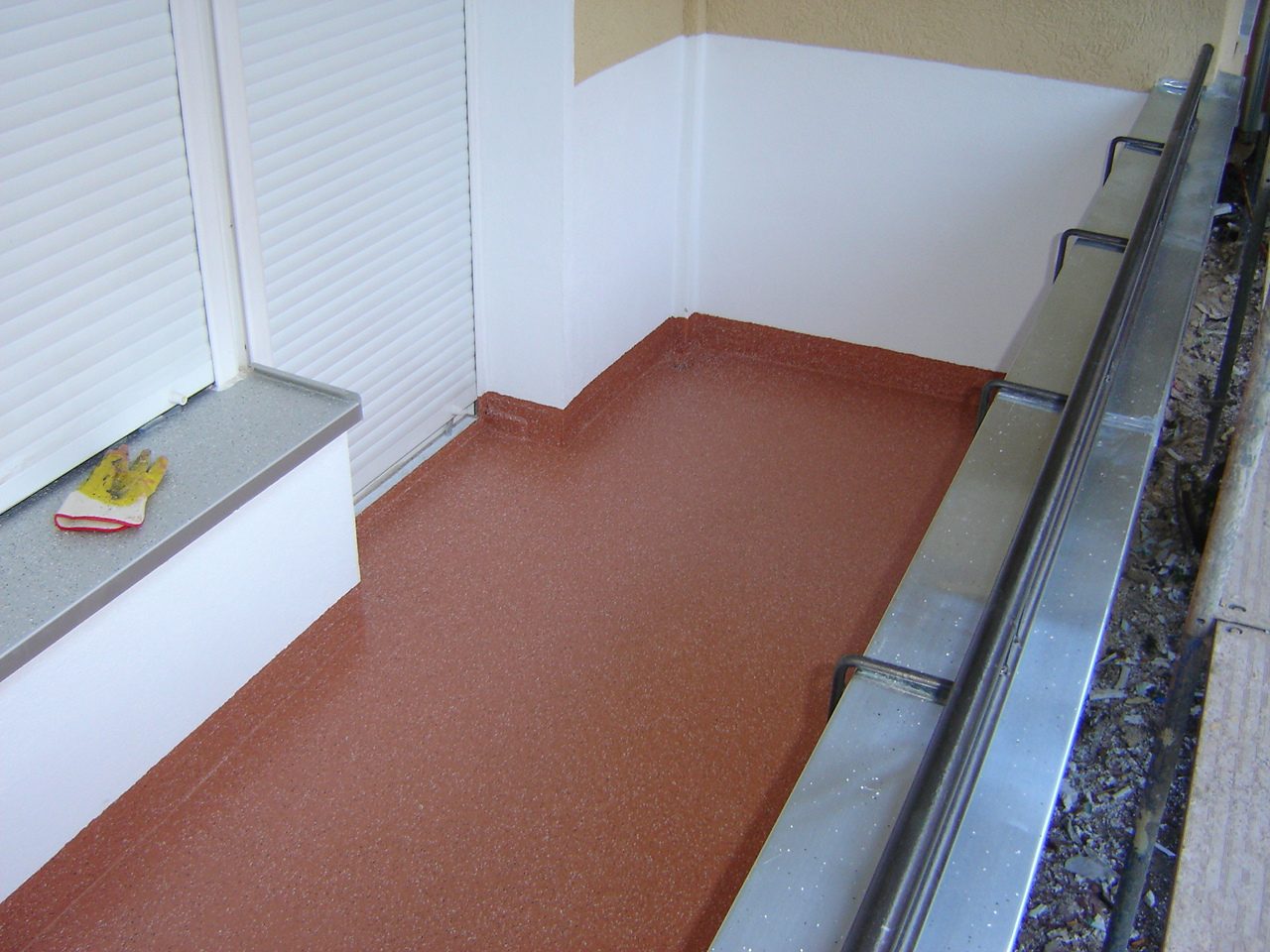 Mit Triflex Flüssigkunststoff abgedichteter Balkon eines Betoplan-Projekts in Berlin